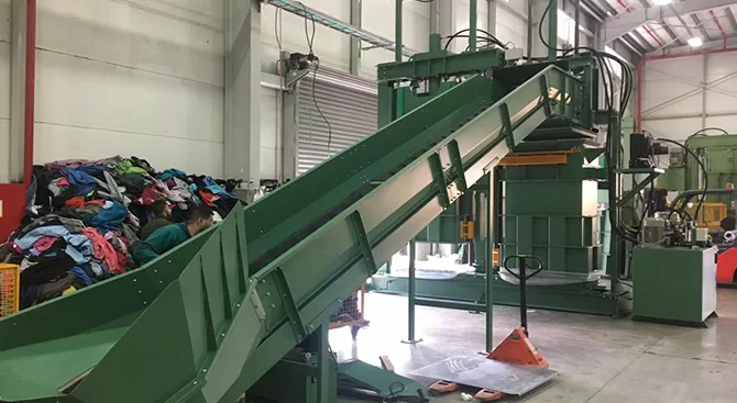 Tekstil Kumaş Elbise Giyim Elyaf Gibi Ürünleri Balya Presleme Makinaları